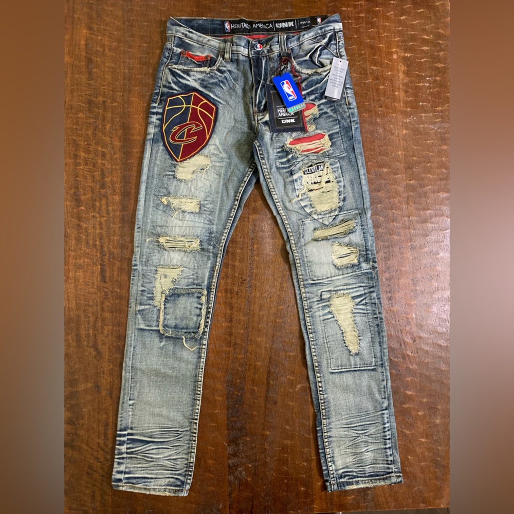 NWT UNK NBA Cleveland Cavaliers Men’s Size 34x34 Blue Denim Jeans